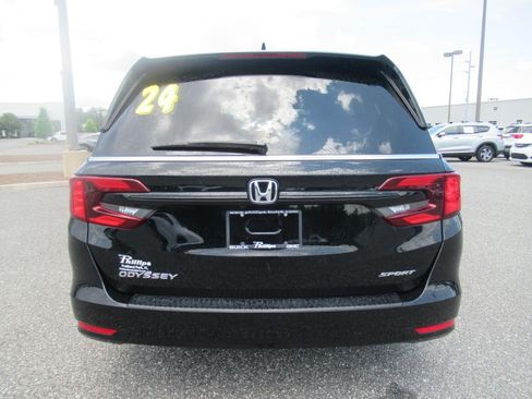 Used 2024 Honda Odyssey Sport image 6