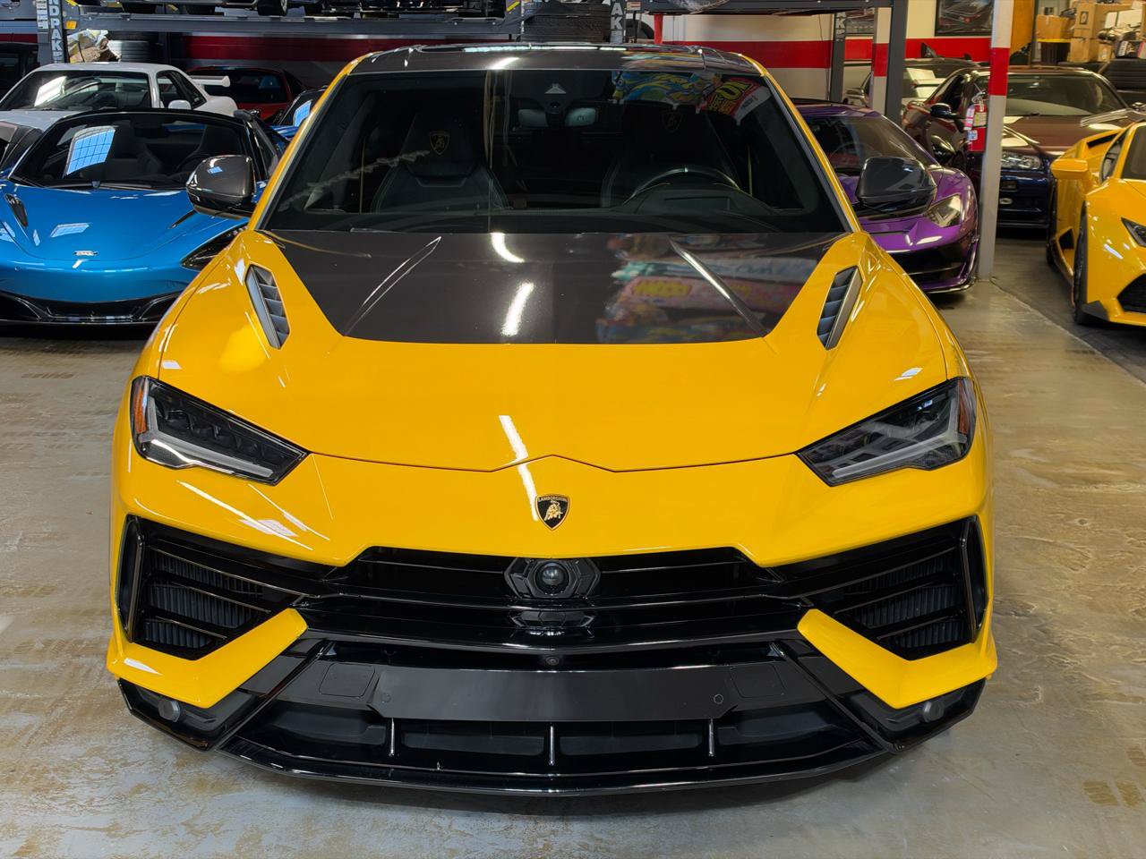 Used 2024 Lamborghini Urus S AWD/4WD image 3