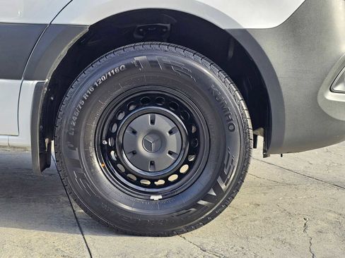 Used 2025 Mercedes-Benz Sprinter 2500 image 9