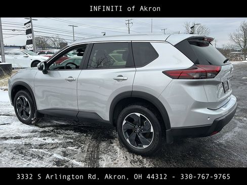 Used 2025 Nissan Rogue SV w/ SV Premium Package image 10