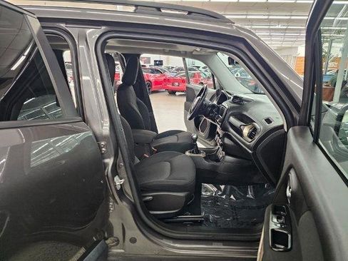 Used 2016 Jeep Renegade Latitude image 29