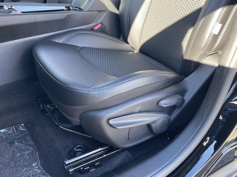 New 2026 Jeep Compass Latitude image 17