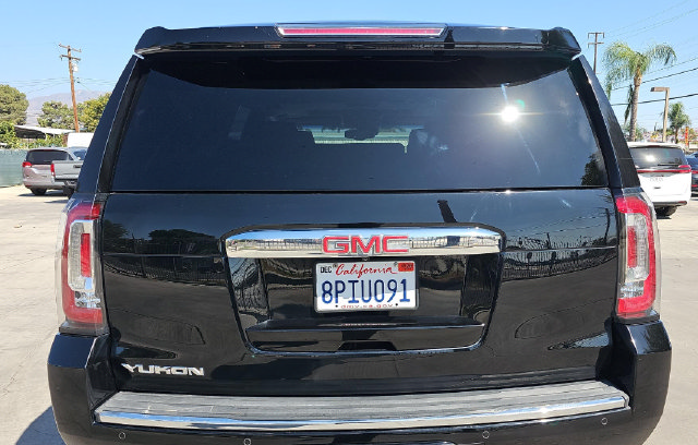 Used 2017 GMC Yukon Denali AWD/4WD image 5