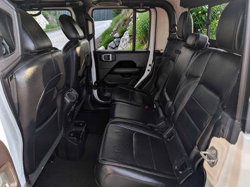 Used 2020 Jeep Gladiator Overland AWD/4WD image 15