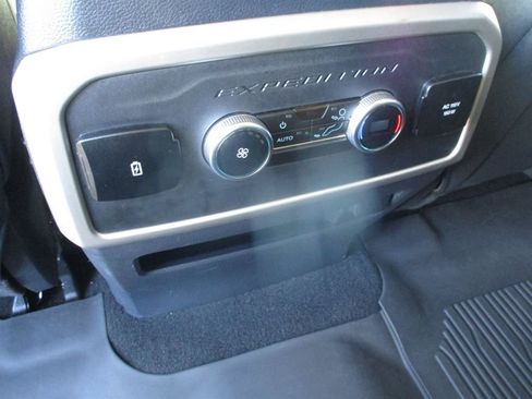 Used 2024 Ford Expedition Max XLT image 9