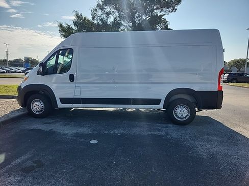 Used 2025 RAM ProMaster 2500 w/ Safety Group FWD image 7