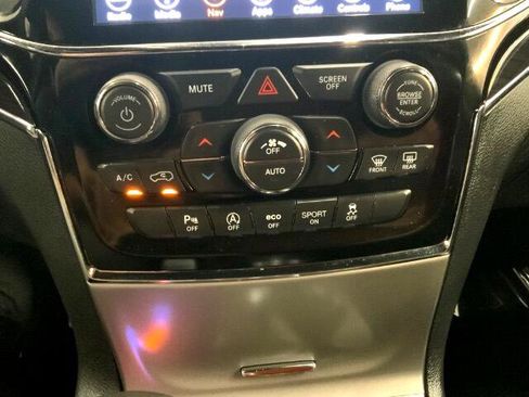 Used 2019 Jeep Grand Cherokee Overland image 19