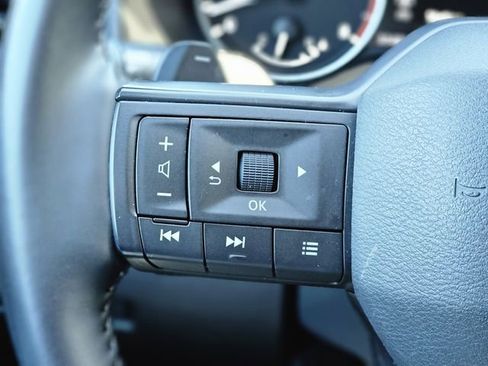 Used 2025 Nissan Rogue SV FWD image 17