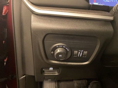 Used 2022 Jeep Grand Cherokee L Limited w/ Luxury Tech Group II image 19