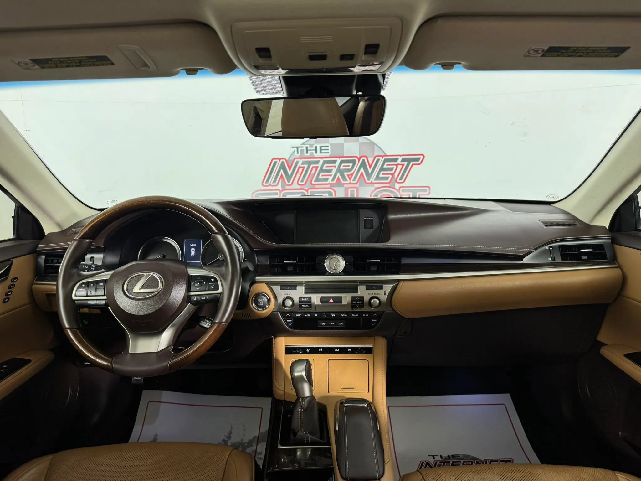 Used 2016 Lexus ES 350 w/ Luxury Package w/Wood Trim FWD image 11
