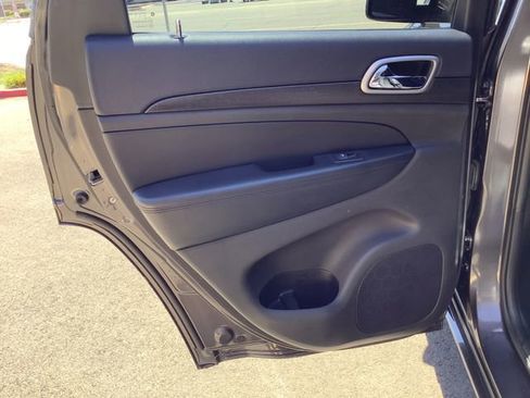 Used 2018 Jeep Grand Cherokee Altitude AWD/4WD image 25