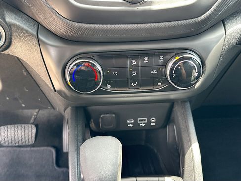Used 2023 Chevrolet TrailBlazer LT FWD image 15