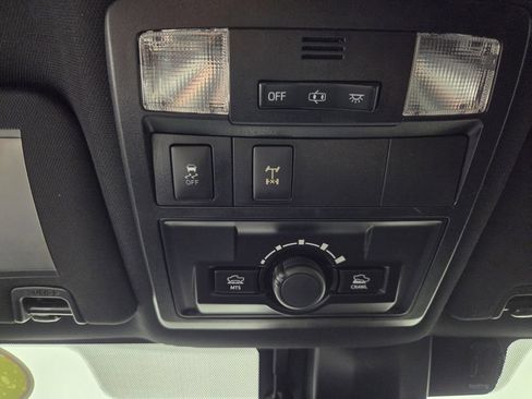 Used 2018 Toyota Tacoma TRD Off-Road AWD/4WD image 13