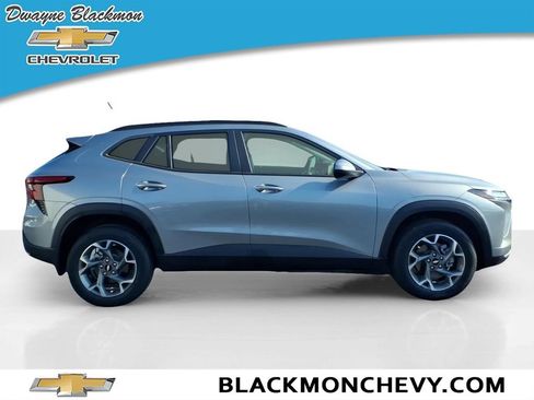 Used 2024 Chevrolet Trax LT w/ Driver Confidence Package FWD image 2