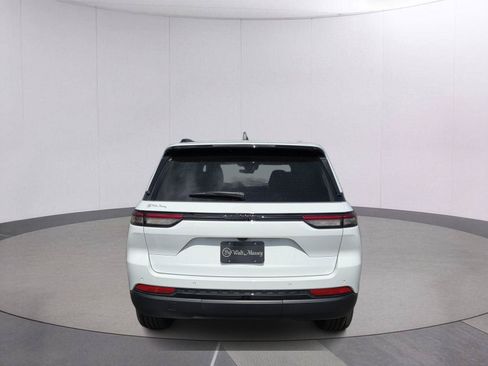 New 2025 Jeep Grand Cherokee Altitude RWD image 6