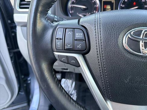 Used 2017 Toyota Highlander XLE image 15