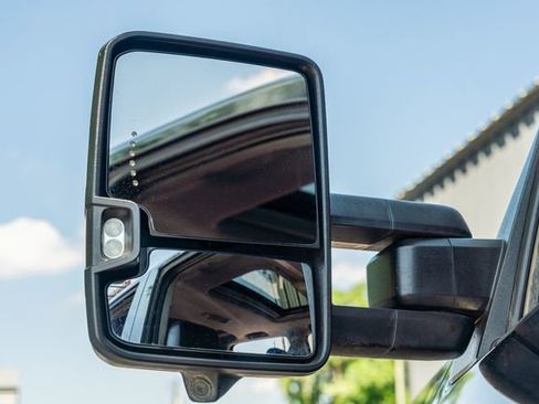 Used 2018 GMC Sierra 2500 Denali w/ Duramax Plus Package AWD/4WD image 11