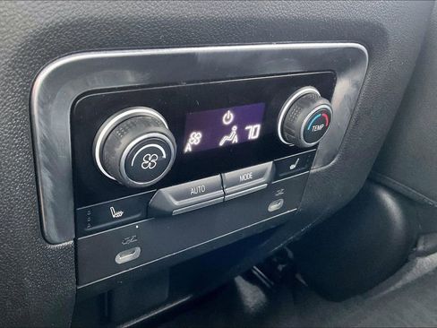 Used 2022 Chevrolet Suburban Z71 w/ Z71 Off-Road Package image 12