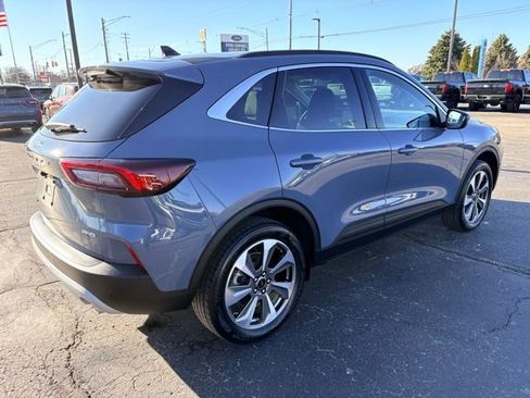 Used 2025 Ford Escape Platinum image 7