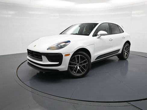 Certified 2026 Porsche Macan AWD/4WD image 1