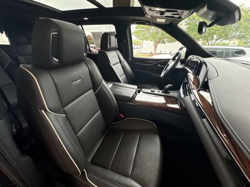 Certified 2023 Cadillac Escalade Premium Luxury AWD/4WD image 29