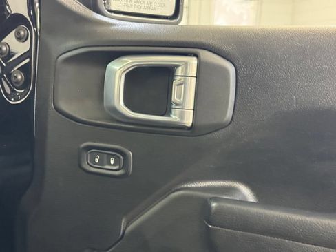 Used 2022 Jeep Wrangler Unlimited Sport AWD/4WD image 31