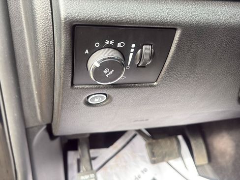 Used 2018 Jeep Grand Cherokee Altitude AWD/4WD image 24