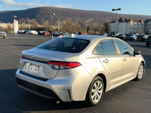 Used 2025 Toyota Corolla LE image 5