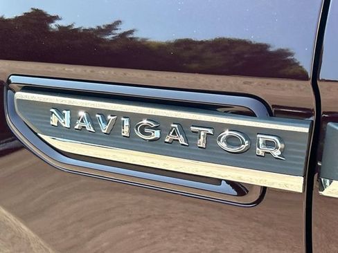 Used 2024 Lincoln Navigator L Reserve AWD/4WD image 11