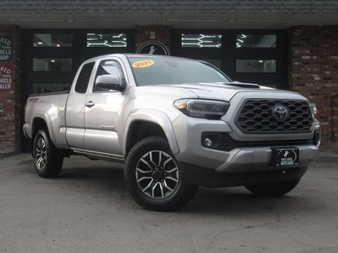Used 2021 Toyota Tacoma TRD Sport w/ TRD Premium Sport Package AWD/4WD image 1
