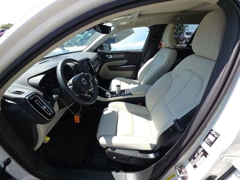 Used 2026 Volvo XC40 B5 Plus AWD/4WD image 12