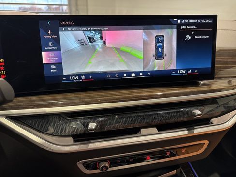 Used 2024 BMW X7 xDrive40i w/ M Sport Package image 25