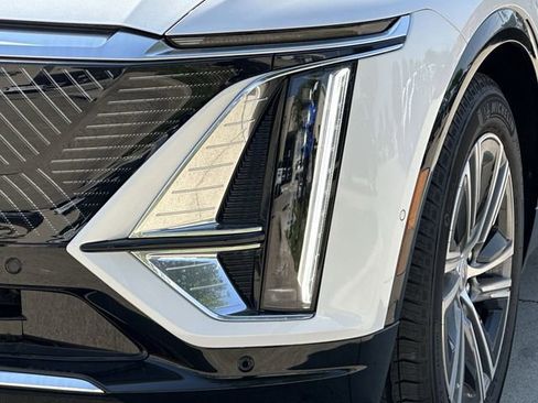 New 2025 Cadillac Lyriq Luxury image 8