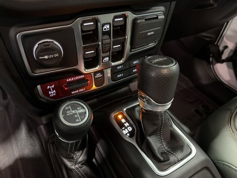 Used 2024 Jeep Gladiator Mojave AWD/4WD image 29