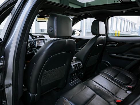 Used 2017 Jaguar F-PACE Prestige image 30