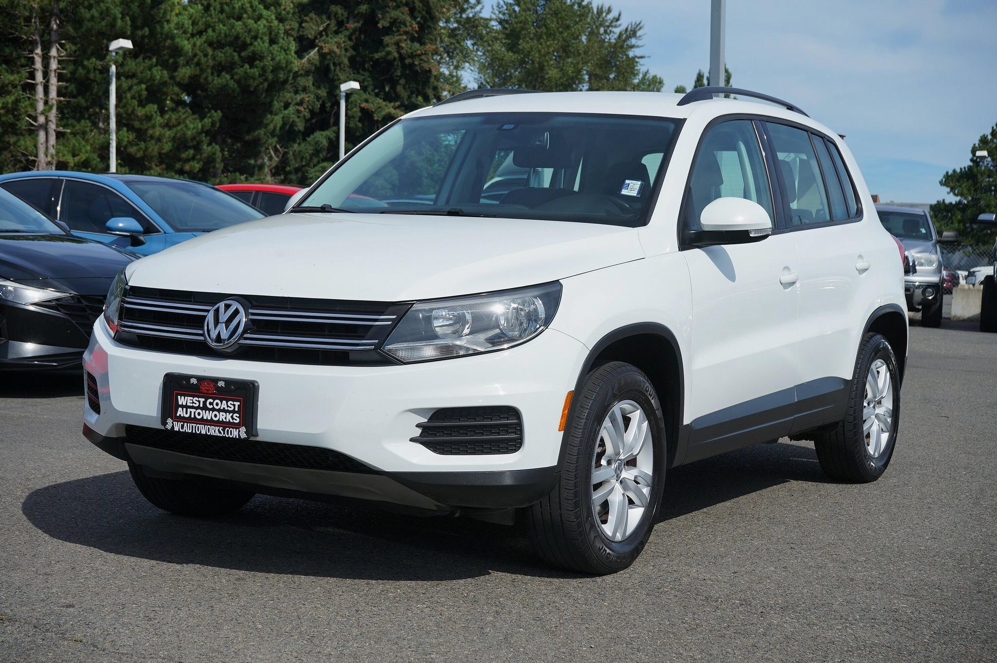 Used 2017 Volkswagen Tiguan S FWD image 1