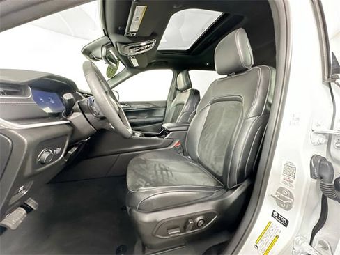 Used 2023 Jeep Grand Cherokee L Laredo image 9