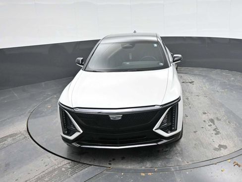 Used 2025 Cadillac Lyriq Sport AWD/4WD image 16