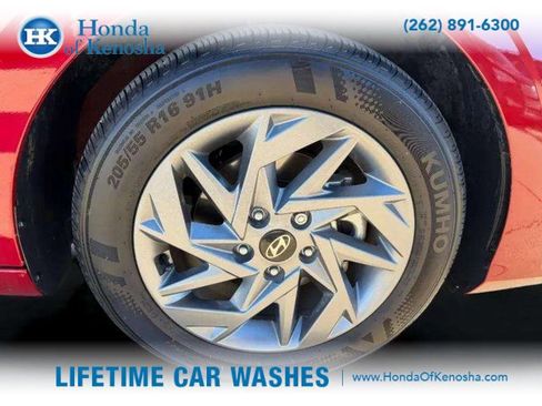 Used 2024 Hyundai Elantra Blue image 30