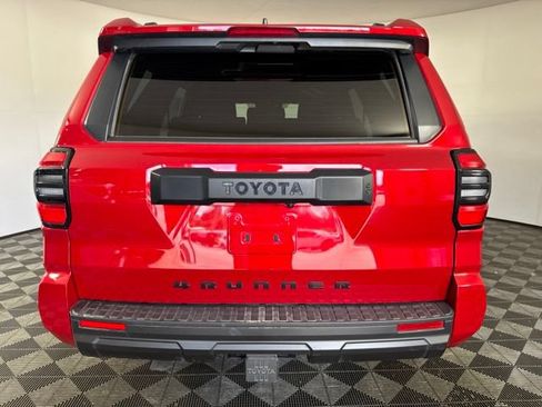 Used 2025 Toyota 4Runner SR5 AWD/4WD image 22
