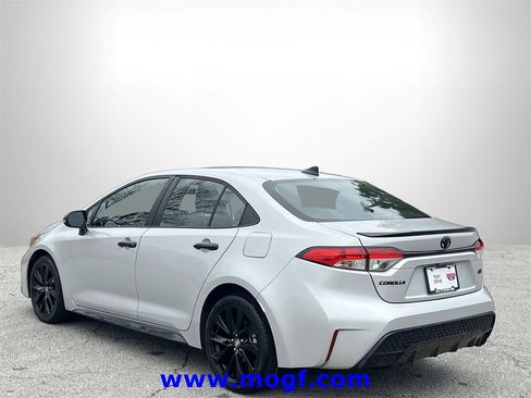 Used 2022 Toyota Corolla SE image 2