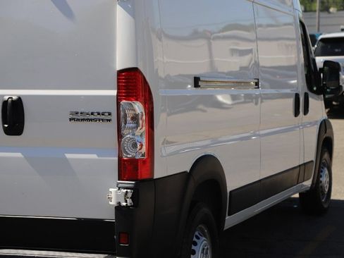 Used 2024 RAM ProMaster 2500 w/ Convenience Group FWD image 11