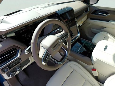 New 2026 GMC Yukon Denali w/ Sun & Power Step Package image 8