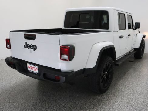 Used 2025 Jeep Gladiator Sport image 7