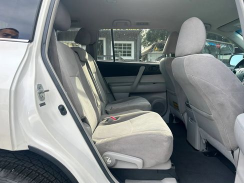 Used 2013 Toyota Highlander FWD image 11