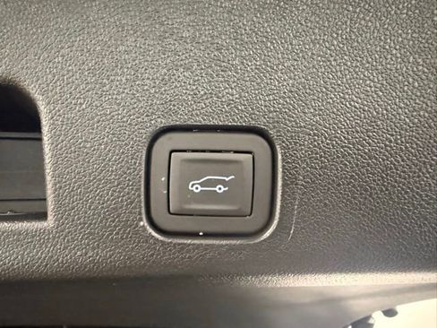 New 2026 Chevrolet Traverse LT w/ Driver Confidence Package FWD image 9