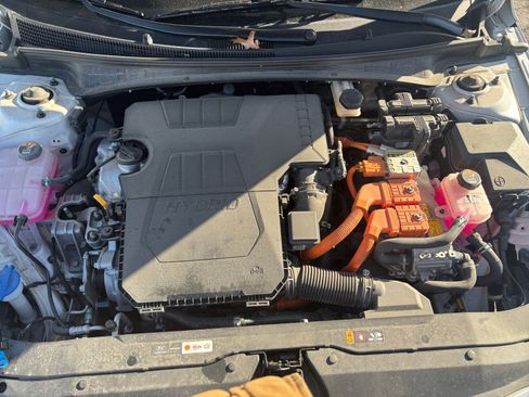 Used 2025 Hyundai Elantra Limited image 31