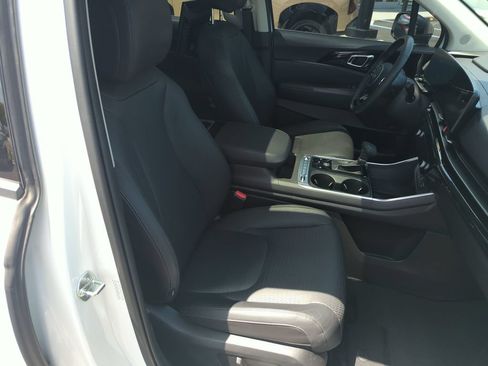 Used 2025 Kia Carnival SX Prestige FWD image 44