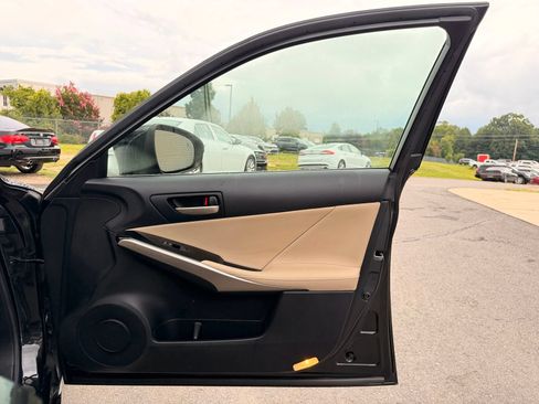 Used 2018 Lexus IS 300 w/ Comfort Package RWD image 29