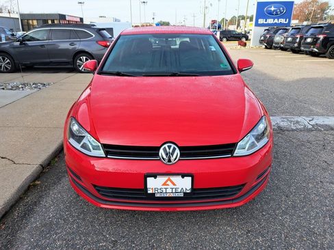 Used 2017 Volkswagen Golf S image 9